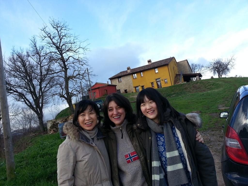 Girfalco Country House Bed & Breakfast Urbino Exterior photo